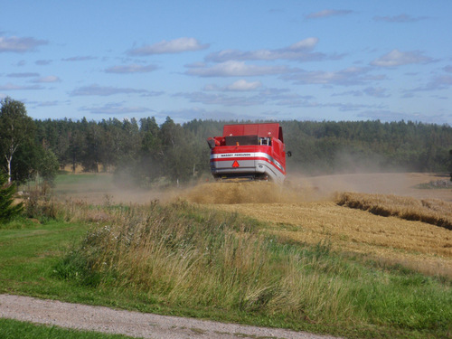 A Combine (Combination Machine).